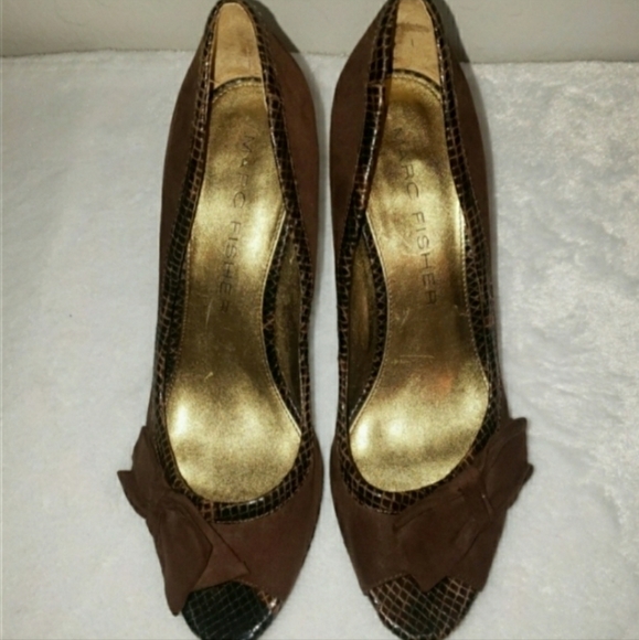 Marc Fisher womans size 8 brown suede peep toe heels with side bow detail - Picture 2 of 7